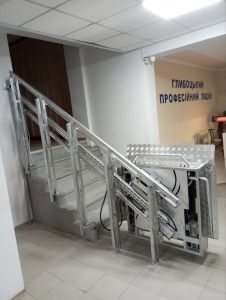 Изображение надежного подъемника для инвалидов установленного в профессиональном лицее Надежный подъемник для инвалидов установлен в профессиональном лицее | ГРАНДМЕТАЛЛ-СЕРВИС