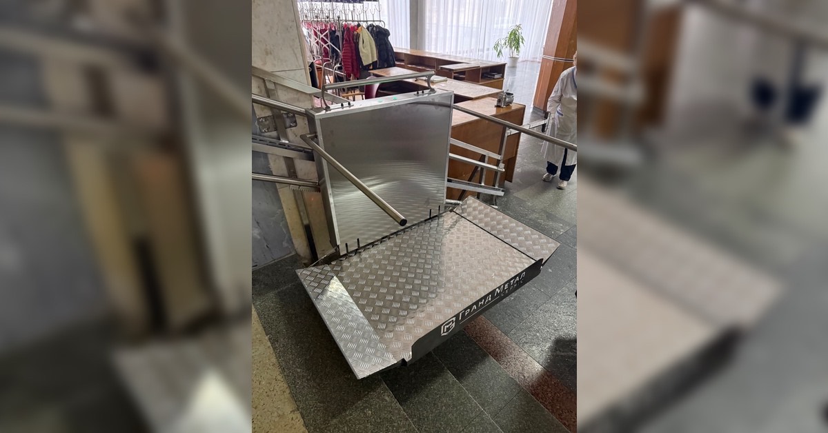 Вертикальный поворотный подъемник: что важно знать?