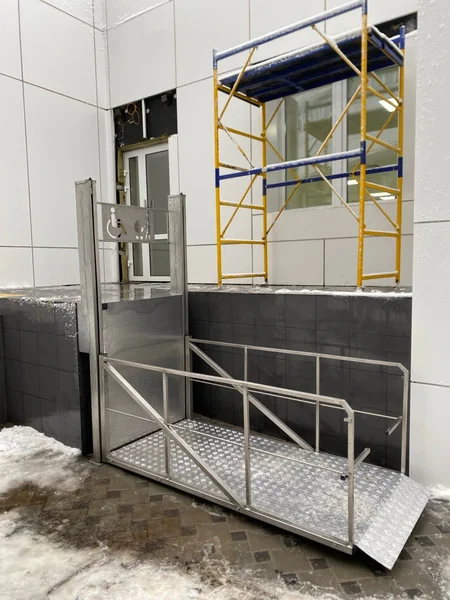 Вертикальний підйомник під каталку медичну з нержавіючої сталі від кращого виробника | ГРАНДМЕТАЛ-СЕРВІС